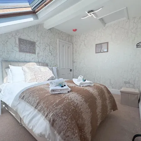 דירה Large 6-bed Victorian House Prime הרוגייט