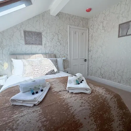 Large 6-bed Victorian House Prime *