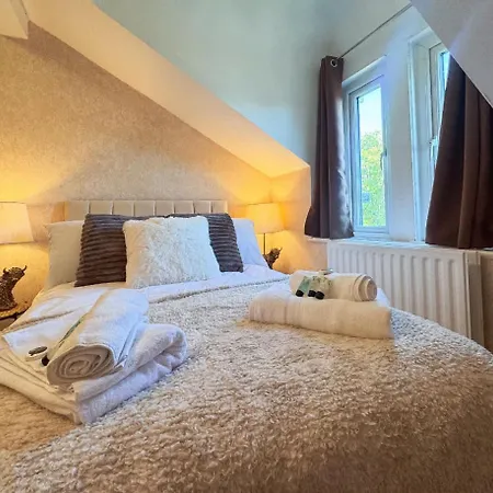 Large 6-bed Victorian House Prime דירה *