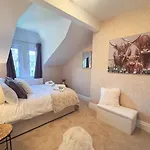 Spacious 6-bedroom Victorian Townhouse In - Sleeps 14 * هاروغايت