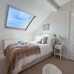 Spacious 6-bedroom Victorian Townhouse In - Sleeps 14 شقة *