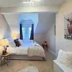 Spacious 6-bedroom Victorian Townhouse In - Sleeps 14 شقة هاروغايت