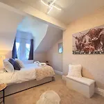 Spacious 6-bedroom Victorian Townhouse In - Sleeps 14 هاروغايت