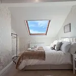 Spacious 6-bedroom Victorian Townhouse In - Sleeps 14 شقة *