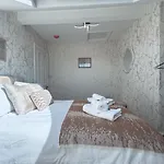 Spacious 6-bedroom Victorian Townhouse In - Sleeps 14 هاروغايت