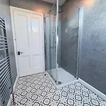 شقة Spacious 6-bedroom Victorian Townhouse In - Sleeps 14 *