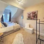 Spacious 6-bedroom Victorian Townhouse In - Sleeps 14