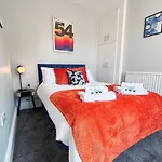 Spacious 6-bedroom Victorian Townhouse In - Sleeps 14 * هاروغايت