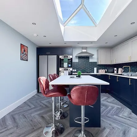 Spacious 6-bedroom Victorian Townhouse In - Sleeps 14 Appartamento Harrogate