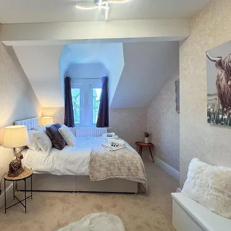 Spacious 6-bedroom Victorian Townhouse In - Sleeps 14 Appartamento Harrogate