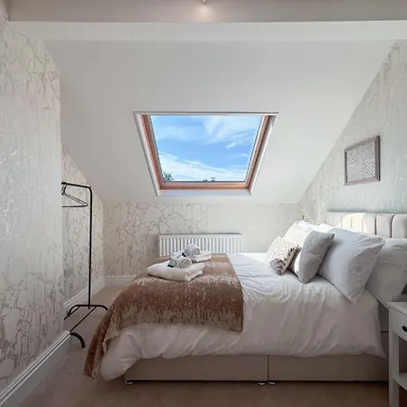 Spacious 6-bedroom Victorian Townhouse In - Sleeps 14 Harrogate