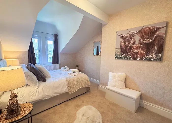 Spacious 6-bedroom Victorian Townhouse In - Sleeps 14 * Harrogate