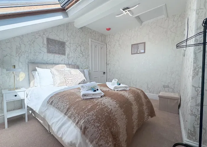 Apartment Spacious 6-bedroom Victorian Townhouse In - Sleeps 14 Harrogate