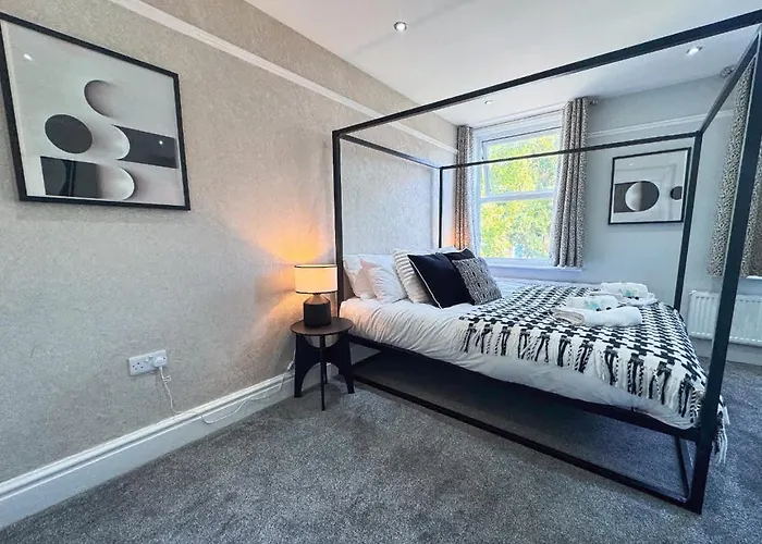 Apartment Spacious 6-bedroom Victorian Townhouse In - Sleeps 14