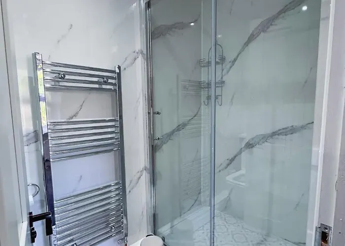 Apartment Spacious 6-bedroom Victorian Townhouse In - Sleeps 14 *