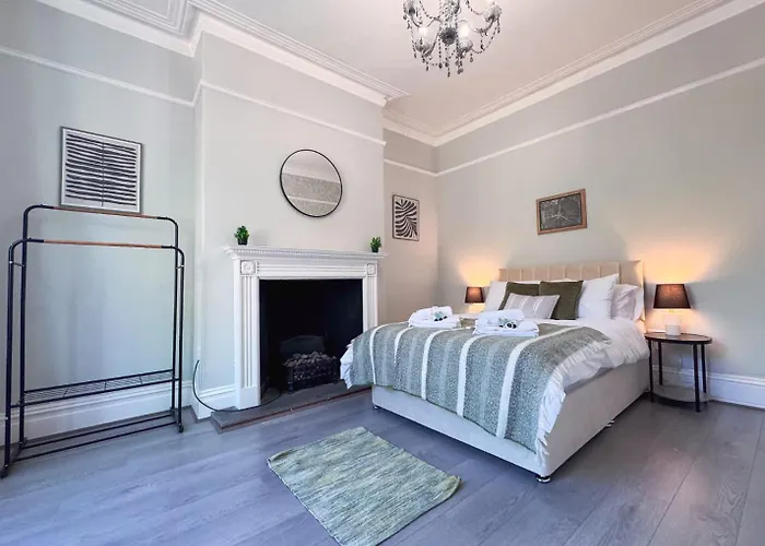 Apartment Spacious 6-bedroom Victorian Townhouse In - Sleeps 14 Harrogate