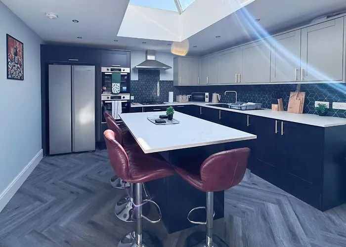 Spacious 6-bedroom Victorian Townhouse In - Sleeps 14 Apartment Harrogate