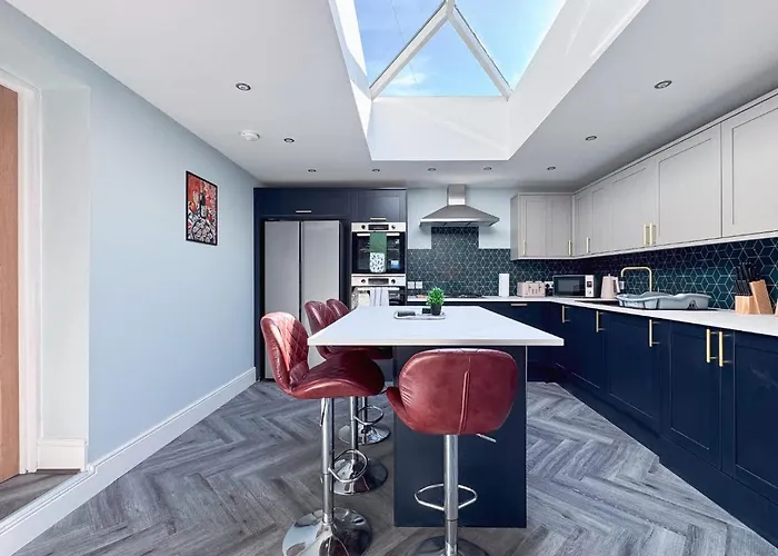 Spacious 6-bedroom Victorian Townhouse In - Sleeps 14 Apartment Harrogate