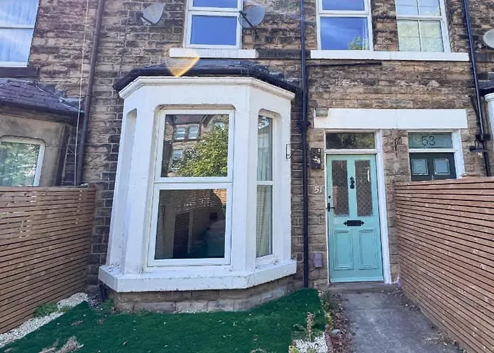 Spacious 6-bedroom Victorian Townhouse In - Sleeps 14 Harrogate