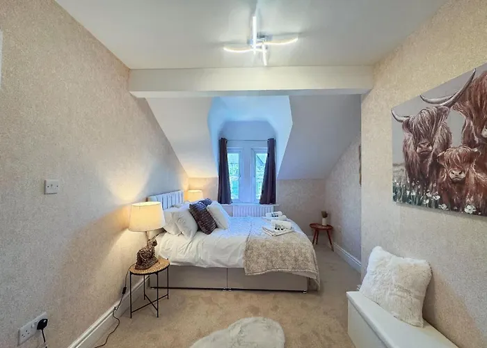 Spacious 6-bedroom Victorian Townhouse In - Sleeps 14 *