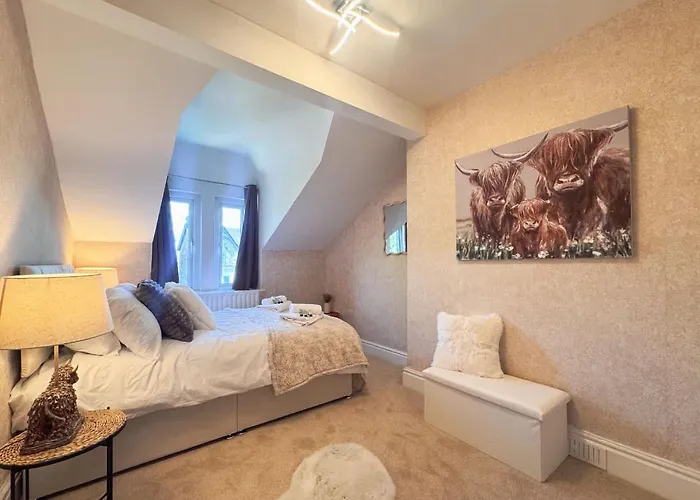 Spacious 6-bedroom Victorian Townhouse In - Sleeps 14 Harrogate