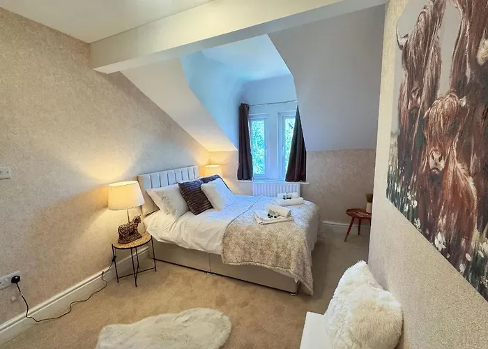 Spacious 6-bedroom Victorian Townhouse In - Sleeps 14