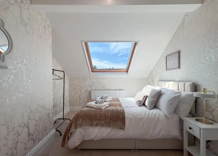 Spacious 6-bedroom Victorian Townhouse In - Sleeps 14 Harrogate