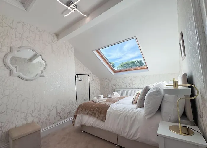 Spacious 6-bedroom Victorian Townhouse In - Sleeps 14 * Harrogate