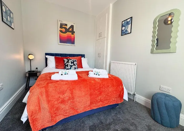 Apartment Spacious 6-bedroom Victorian Townhouse In - Sleeps 14 Harrogate