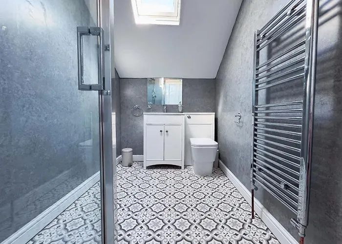 Spacious 6-bedroom Victorian Townhouse In - Sleeps 14 Harrogate