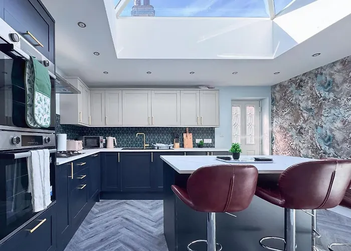 Spacious 6-bedroom Victorian Townhouse In - Sleeps 14