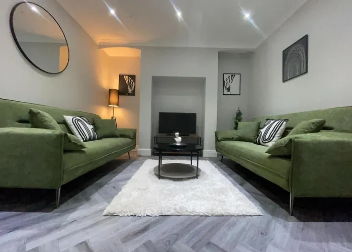 Apartment Spacious 6-bedroom Victorian Townhouse In - Sleeps 14 Harrogate