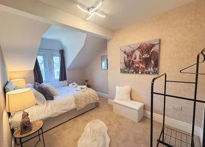 Apartment Spacious 6-bedroom Victorian Townhouse In - Sleeps 14