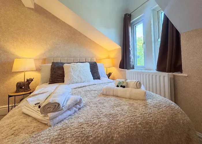 Spacious 6-bedroom Victorian Townhouse In - Sleeps 14 Apartment *