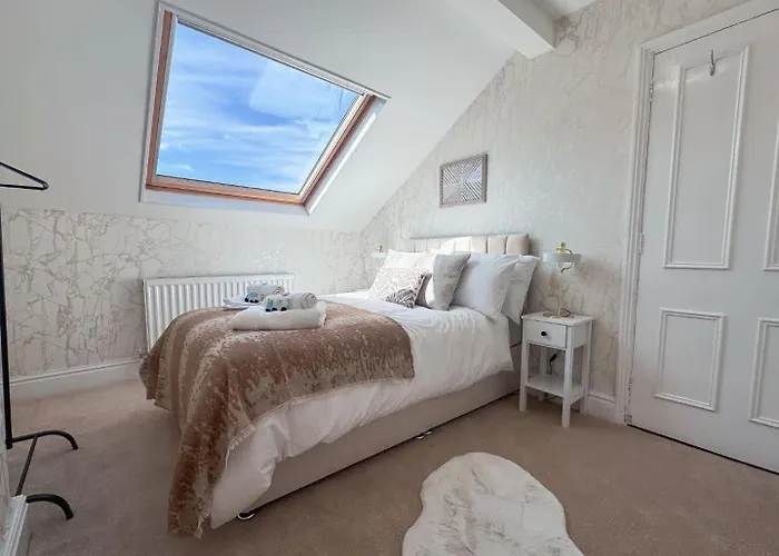 Spacious 6-bedroom Victorian Townhouse In - Sleeps 14