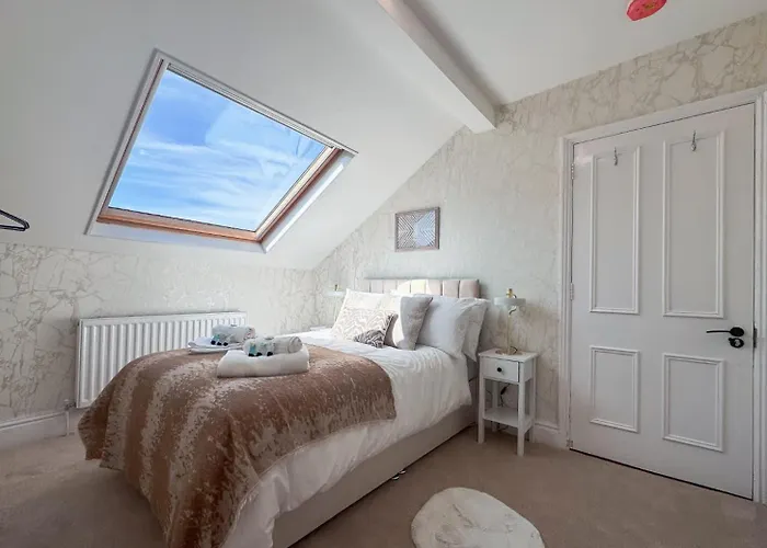 Spacious 6-bedroom Victorian Townhouse In - Sleeps 14 * Harrogate