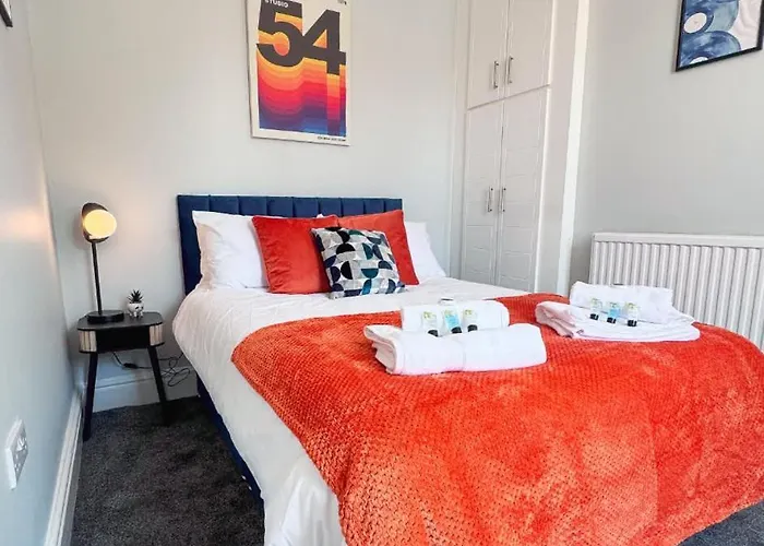 Spacious 6-bedroom Victorian Townhouse In - Sleeps 14 * Harrogate