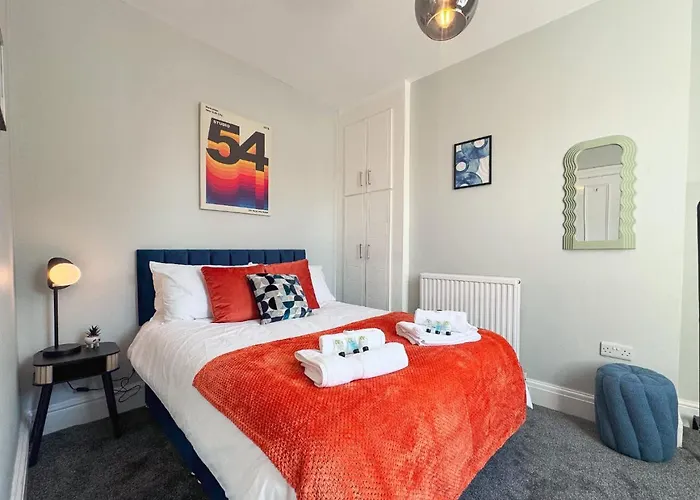 Apartment Spacious 6-bedroom Victorian Townhouse In - Sleeps 14