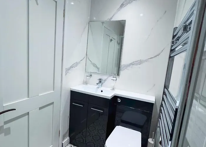 Apartment Spacious 6-bedroom Victorian Townhouse In - Sleeps 14