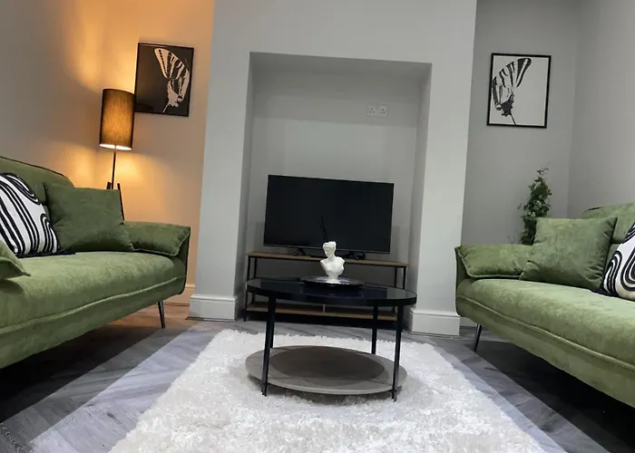 Spacious 6-bedroom Victorian Townhouse In - Sleeps 14 Apartment