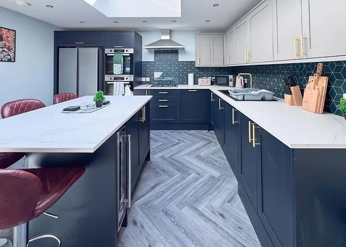 Spacious 6-bedroom Victorian Townhouse In - Sleeps 14