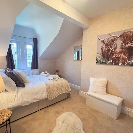 Spacious 6-bedroom Victorian Townhouse In - Sleeps 14 * הרוגייט
