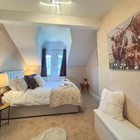 Spacious 6-bedroom Victorian Townhouse In - Sleeps 14 *
