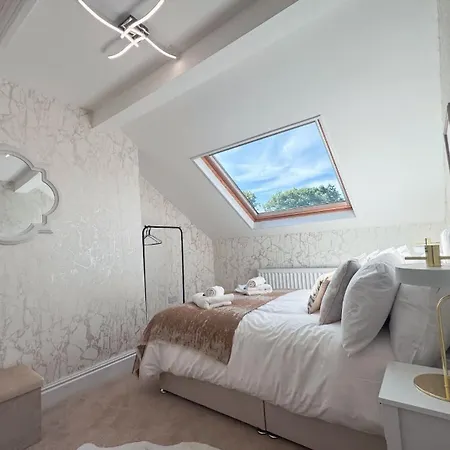 Spacious 6-bedroom Victorian Townhouse In - Sleeps 14 * הרוגייט