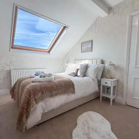 Spacious 6-bedroom Victorian Townhouse In - Sleeps 14