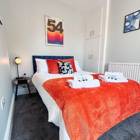 Spacious 6-bedroom Victorian Townhouse In - Sleeps 14 * הרוגייט